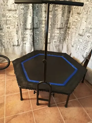 Colchoneta de saltos hexagonal con barra