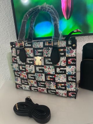Bolso Negro con Estampado Floral nuevo