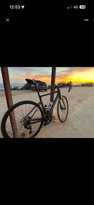 Bicicleta de carretera negra