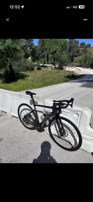 Bicicleta de carretera negra