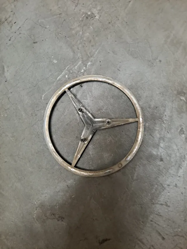 Se vende Emblema Estrella Mercedes w124 para mat