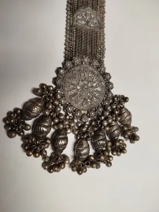 Antiguo collar bib necklace de plata maciza.