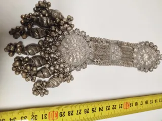 Antiguo collar bib necklace de plata maciza.