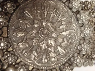 Antiguo collar bib necklace de plata maciza.