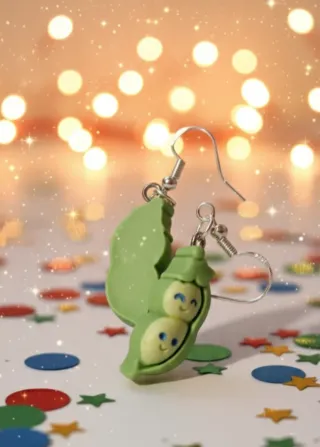 Pendientes de resina con forma de guisantes