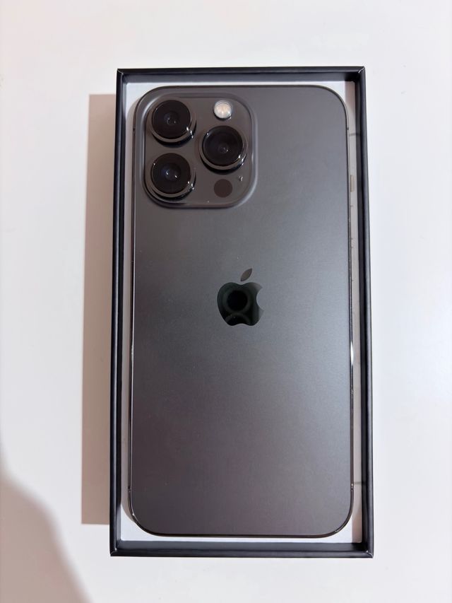iPhone 13 Pro y 14 Pro (Negro y Morado)