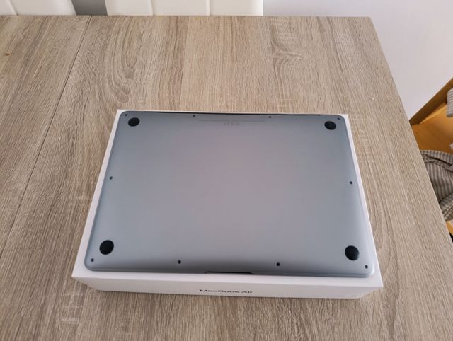 MacBook Air M1 (2020) – 16 GB RAM / 256 GB SSD