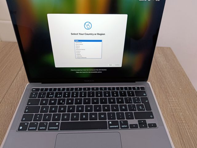MacBook Air M1 (2020) – 16 GB RAM / 256 GB SSD