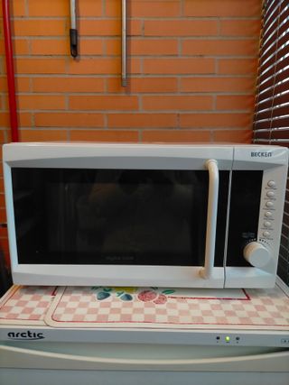 Microondas Becken 900W 25L Grill