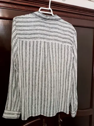 Blusa Pull and Bear rayas negras y blancas