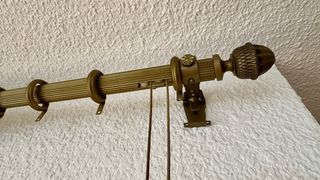 Riel para cortinas dorado metal