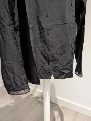 Blusa negra con botones