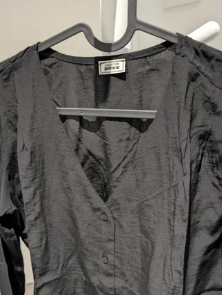 Blusa negra con botones