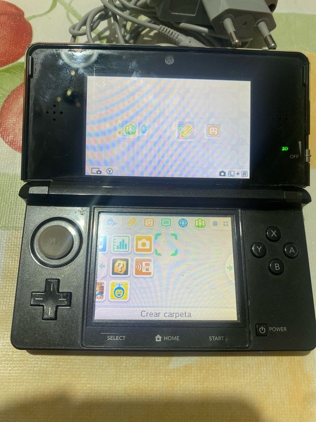 Nintendo 3DS Negra + Cargador