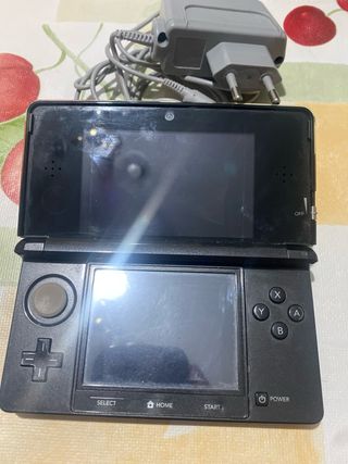 Nintendo 3DS Negra + Cargador
