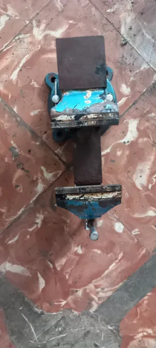 Tornillo de banco azul