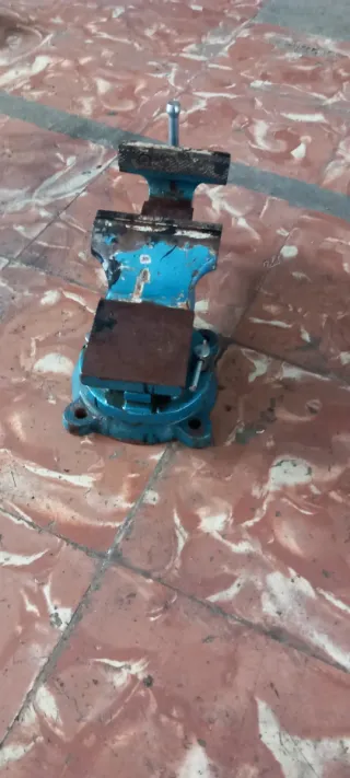 Tornillo de banco azul