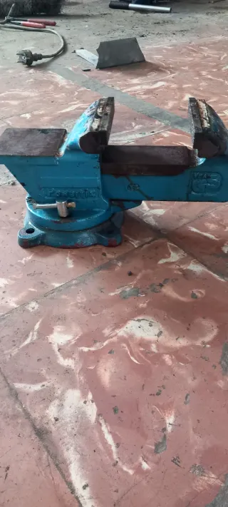 Tornillo de banco azul