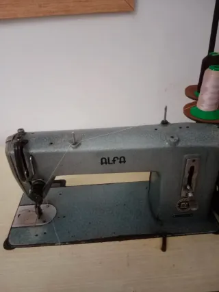 Máquina de coser Alfa