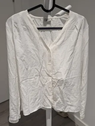 Blusa blanca con botones