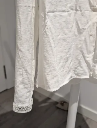 Blusa blanca con botones