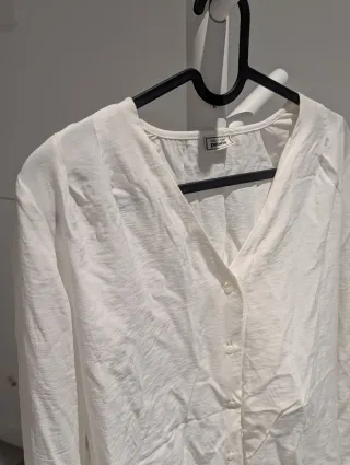 Blusa blanca con botones