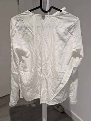 Blusa blanca con botones