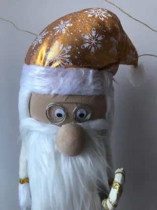 Papá Noel artesanal dorado y blanco