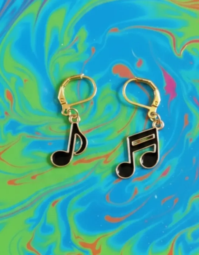 Pendientes notas musicales dorados y negros