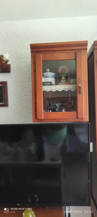 Cómoda de madera marrón