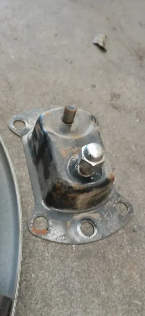 Soporte tapa rueda repuesto Suzuki Jimny