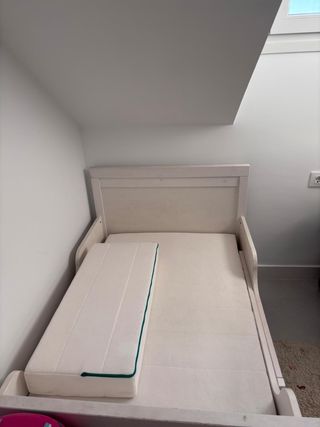 Cama blanca ikea pequeña