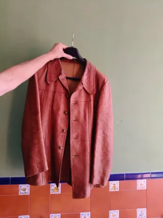 Chaqueta de cuero marrón
