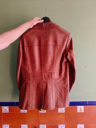 Chaqueta de cuero marrón