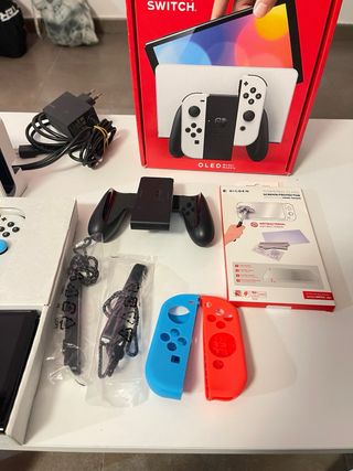 Nintendo Switch OLED + Mario Kart 8 Deluxe