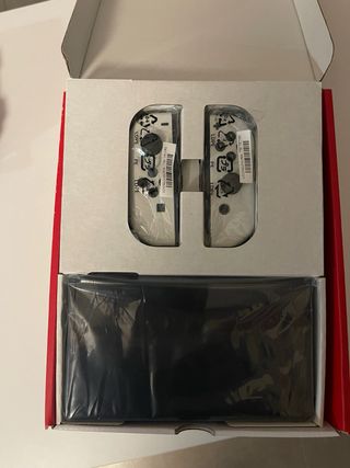 Nintendo Switch OLED + Mario Kart 8 Deluxe