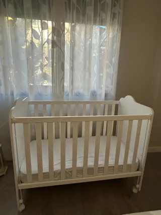 Cuna bebé con colchón viscoelástico