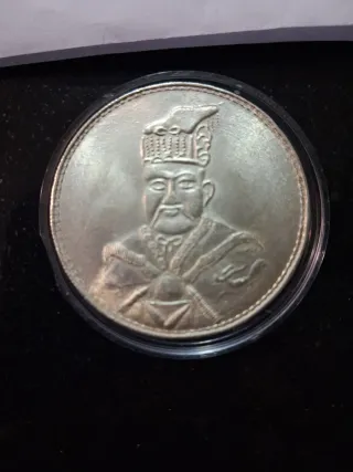 Moneda de Tailandia, con su patina de 80 años