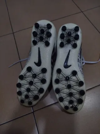 Botas de fútbol Nike talla 38