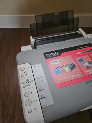 Impresora Epson Blanca y Gris