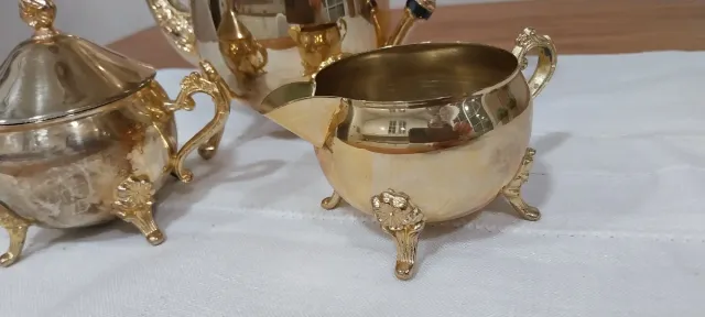 Juego Cafetera, Lechera y Azucarero Metálico