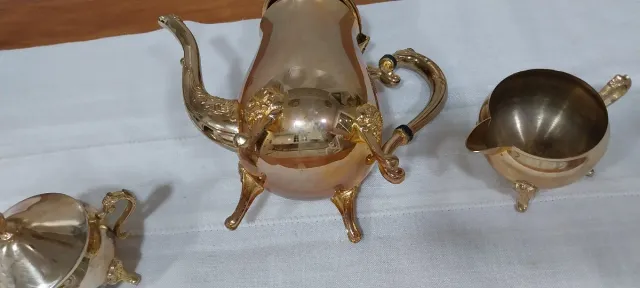 Juego Cafetera, Lechera y Azucarero Metálico