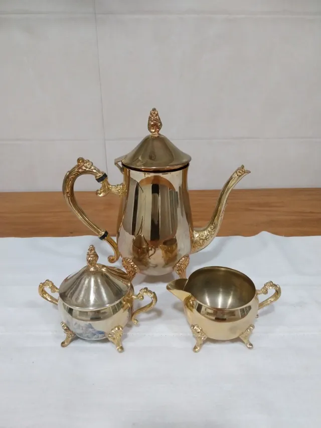 Juego Cafetera, Lechera y Azucarero Metálico