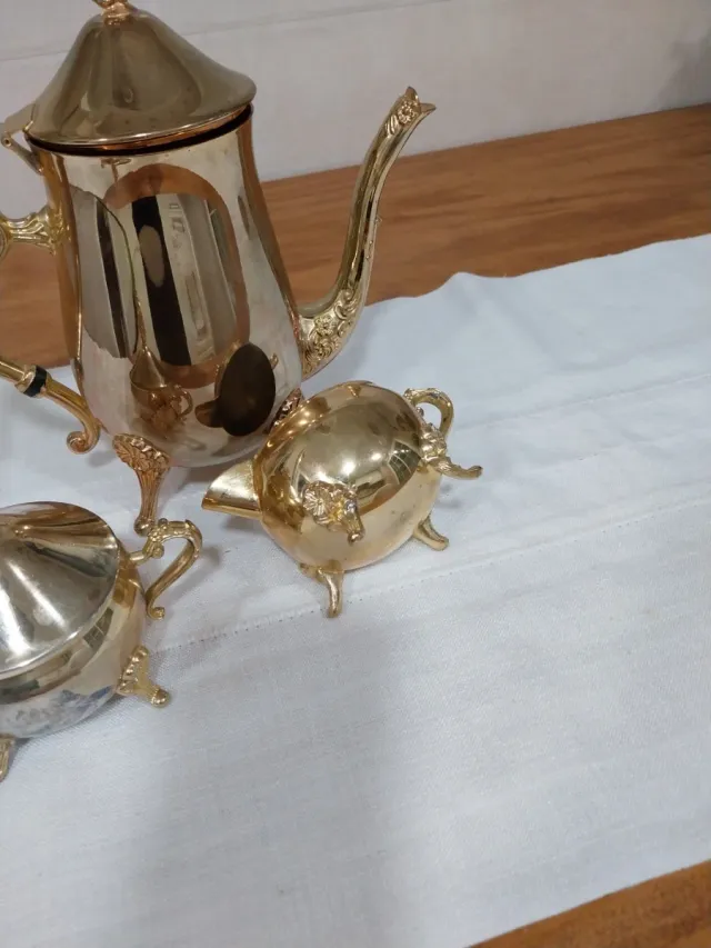 Juego Cafetera, Lechera y Azucarero Metálico