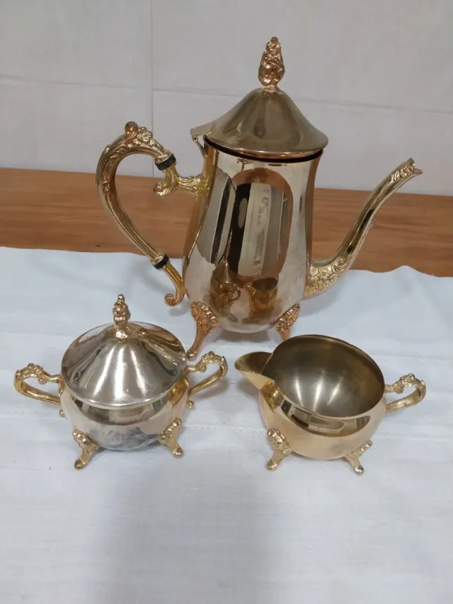 Juego Cafetera, Lechera y Azucarero Metálico