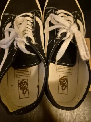 Scarpe Vans nere e bianche