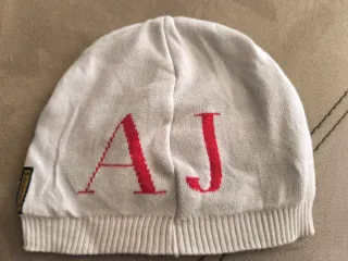 Gorro Armani Jeans AJ Blanco y Rojo