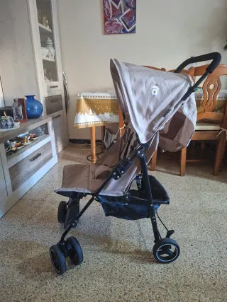 Carro de bebé ligero y plegable