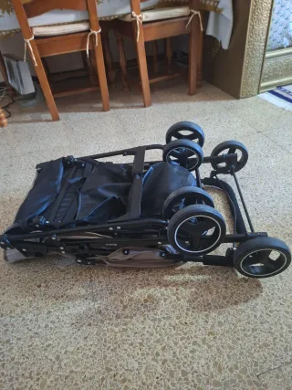 Carro de bebé ligero y plegable