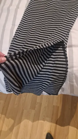 Falda Mango rayas grisynegro. TallaLteen. Sin estr